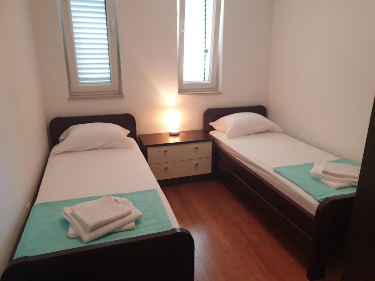 Summertime Apartmani Povljana Esterno foto