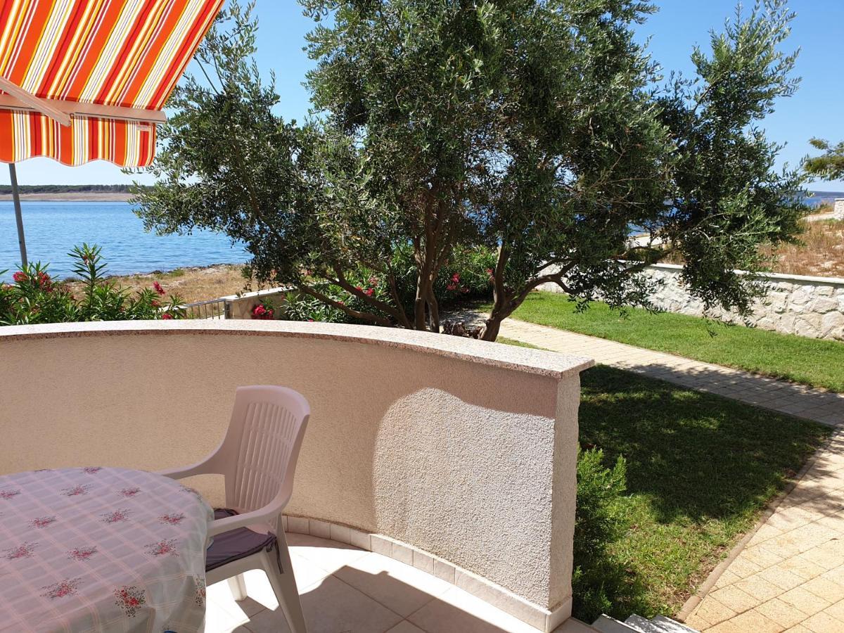 Summertime Apartmani Povljana Esterno foto